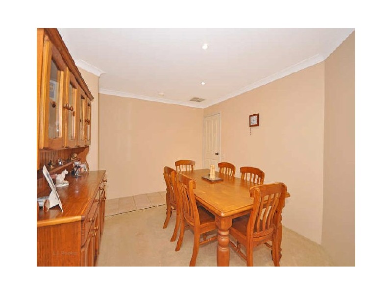 7 Fuller Close, Leeming WA 6149