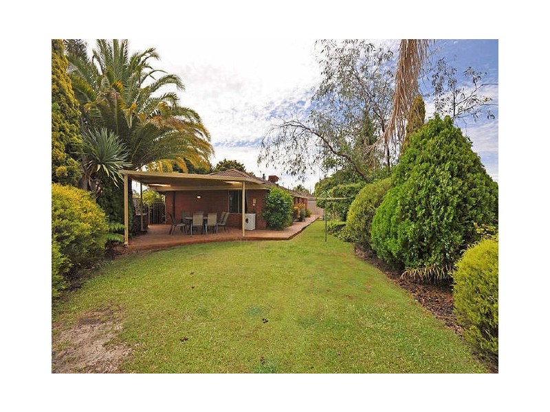 7 Fuller Close, Leeming WA 6149