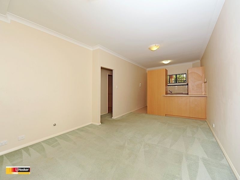 3/8 King George Street, Victoria Park WA 6100