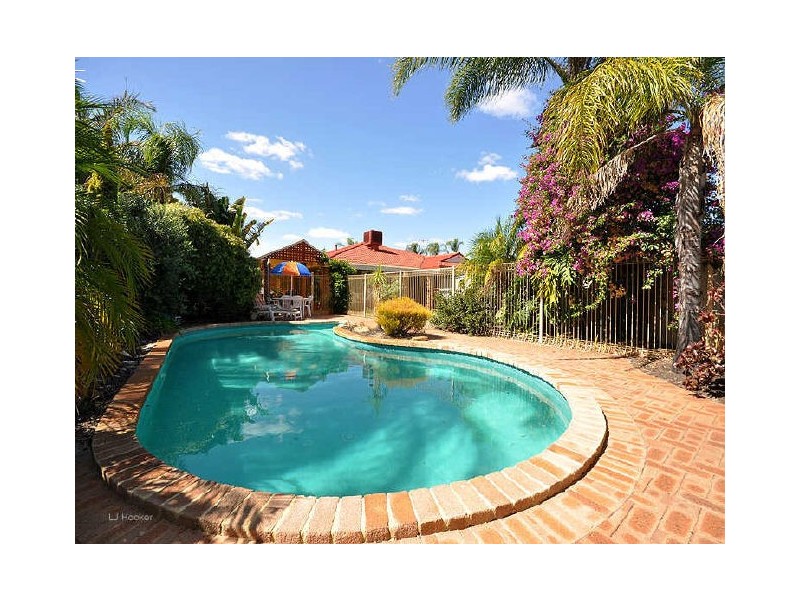 12 Howlett Place, Leeming WA 6149
