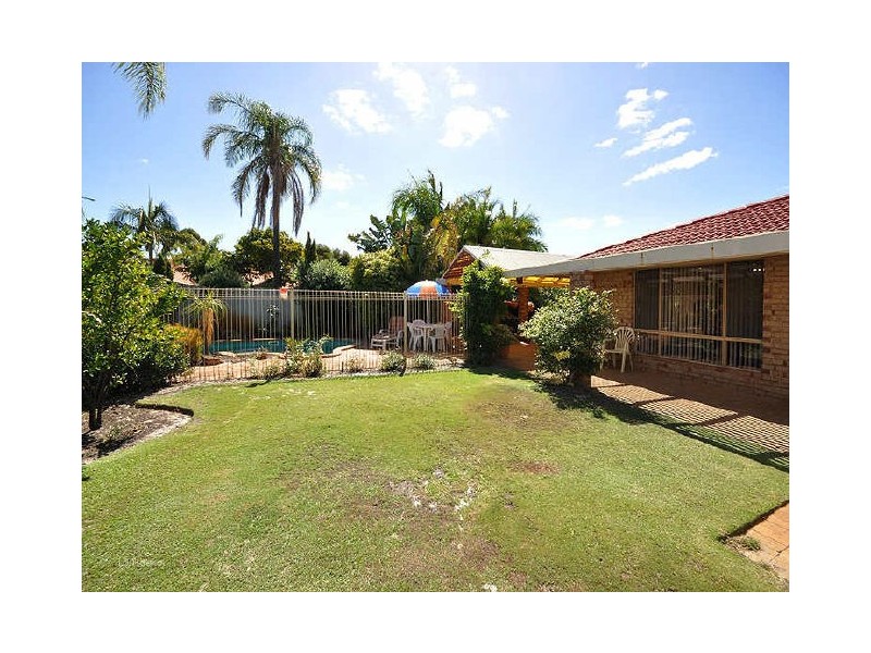 12 Howlett Place, Leeming WA 6149