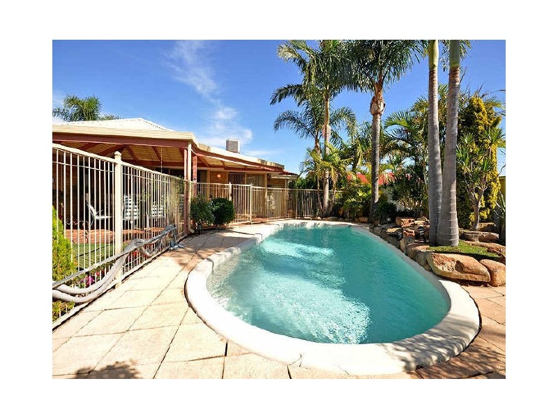 6 Pirrett Court, Leeming WA 6149