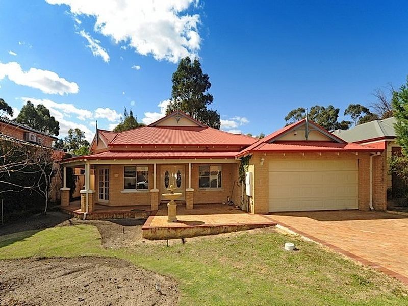 13 Kooralbyn Valley Crescent, Jandakot WA 6164