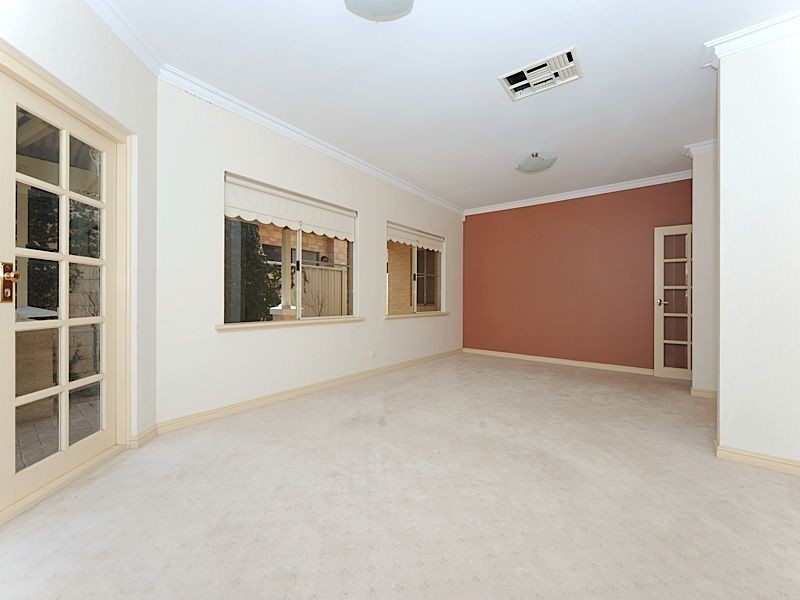 13 Kooralbyn Valley Crescent, Jandakot WA 6164