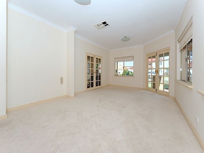 13 Kooralbyn Valley Crescent, Jandakot WA 6164