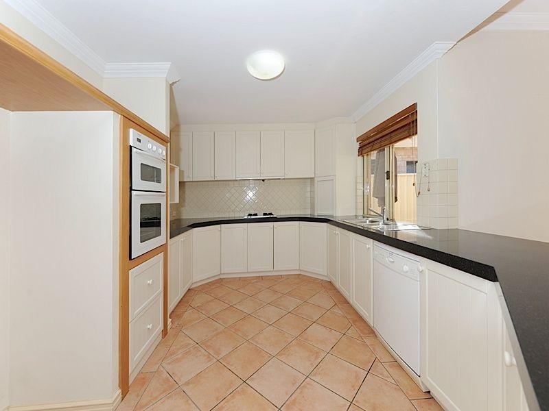 13 Kooralbyn Valley Crescent, Jandakot WA 6164