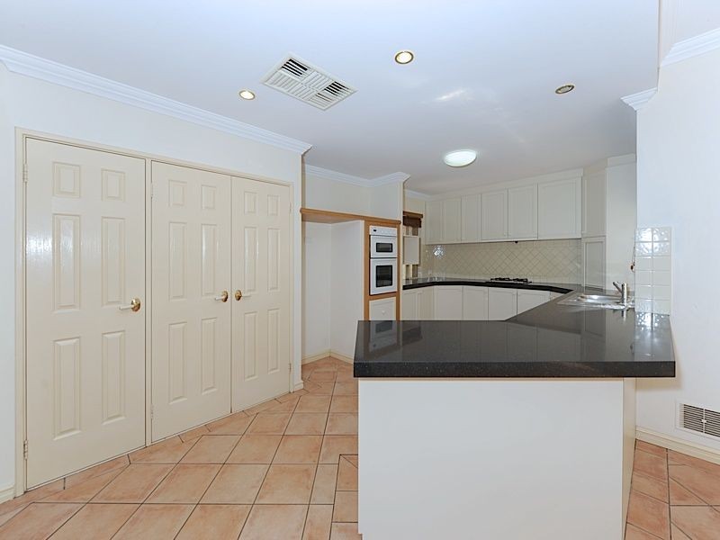 13 Kooralbyn Valley Crescent, Jandakot WA 6164