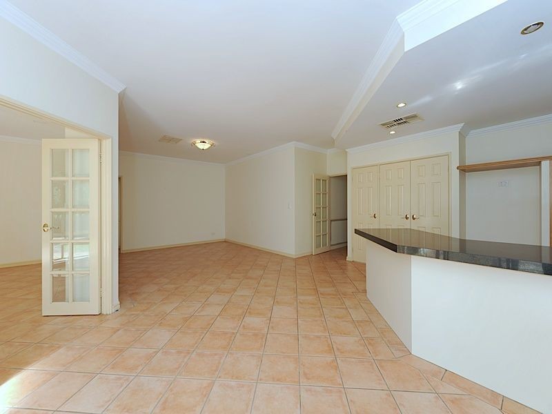 13 Kooralbyn Valley Crescent, Jandakot WA 6164