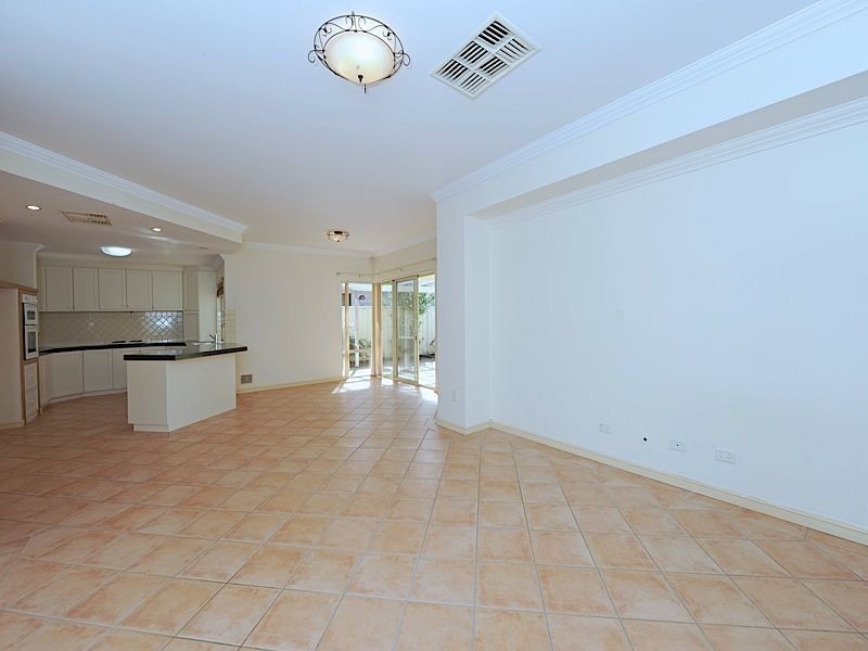 13 Kooralbyn Valley Crescent, Jandakot WA 6164