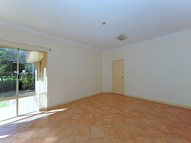 13 Kooralbyn Valley Crescent, Jandakot WA 6164