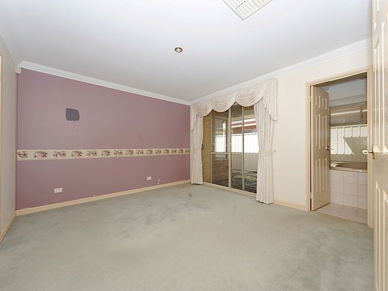 13 Kooralbyn Valley Crescent, Jandakot WA 6164