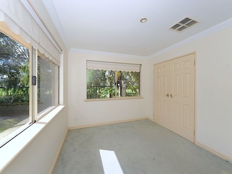 13 Kooralbyn Valley Crescent, Jandakot WA 6164