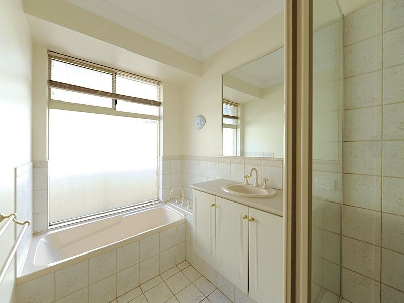 13 Kooralbyn Valley Crescent, Jandakot WA 6164