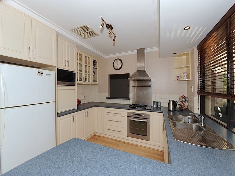 49 Gladstone Road, Leeming WA 6149
