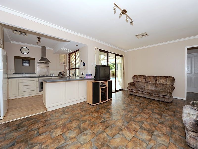 49 Gladstone Road, Leeming WA 6149