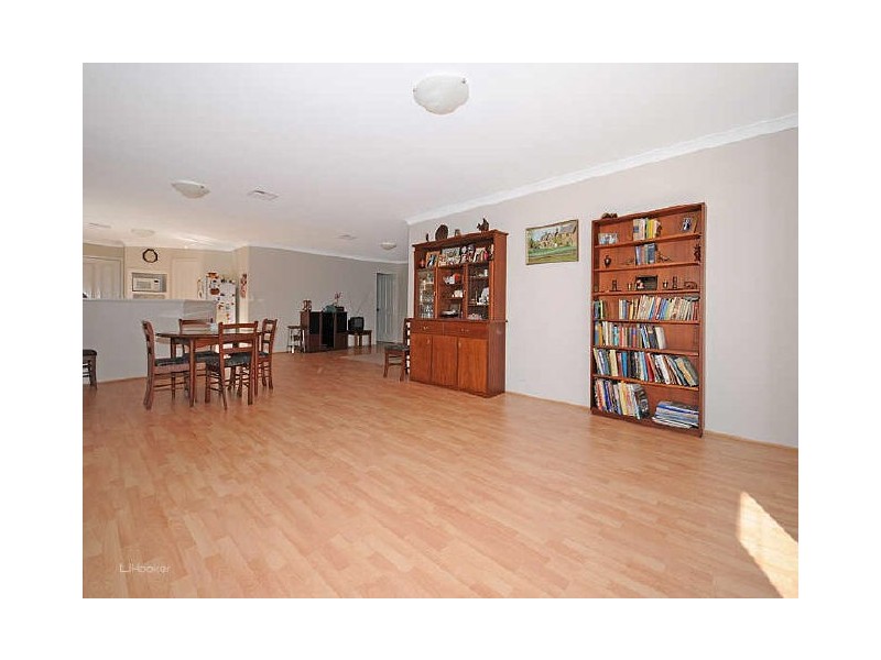 11 Jefferson Way, Piara Waters WA 6112