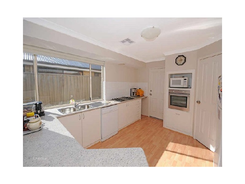 11 Jefferson Way, Piara Waters WA 6112