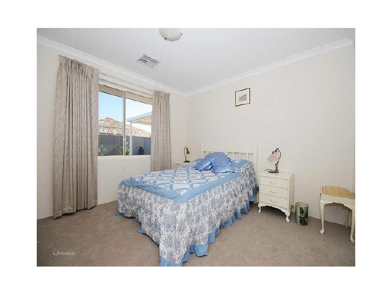 11 Jefferson Way, Piara Waters WA 6112