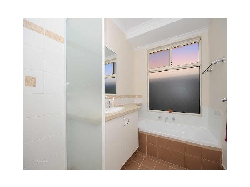 11 Jefferson Way, Piara Waters WA 6112