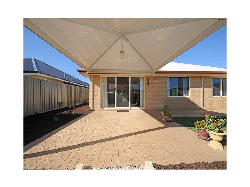 11 Jefferson Way, Piara Waters WA 6112