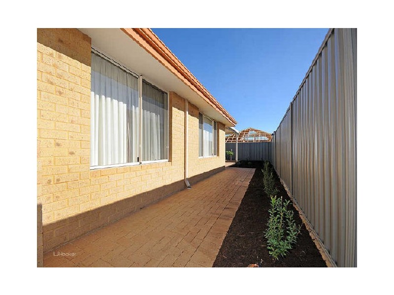 11 Jefferson Way, Piara Waters WA 6112