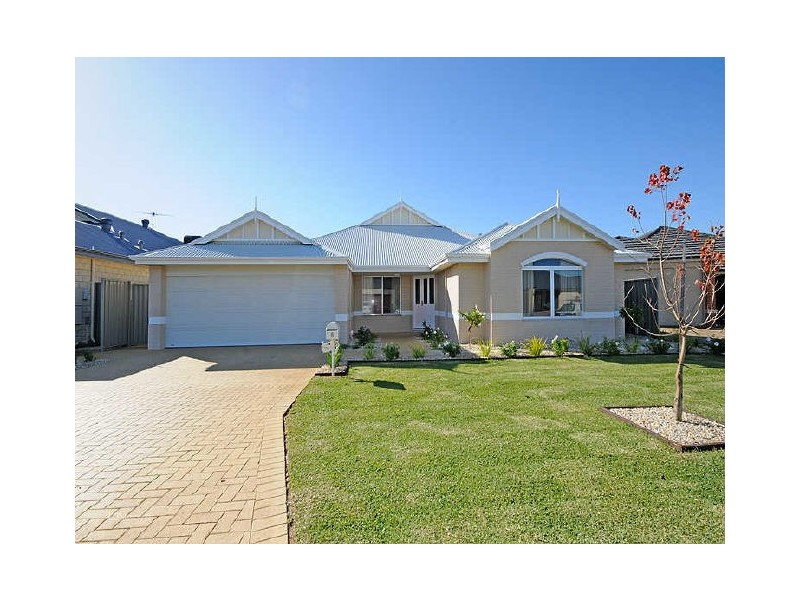 8 Lowell Terrace, Piara Waters WA 6112