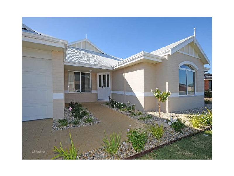 8 Lowell Terrace, Piara Waters WA 6112