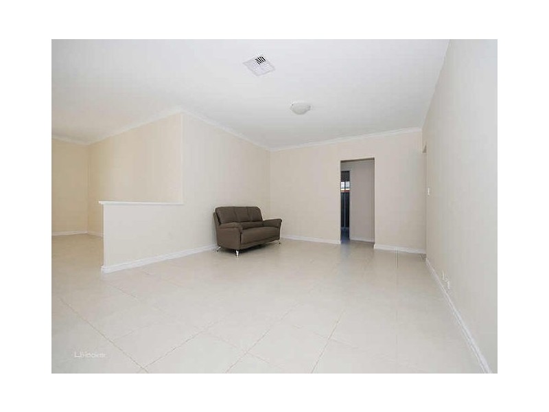 8 Lowell Terrace, Piara Waters WA 6112