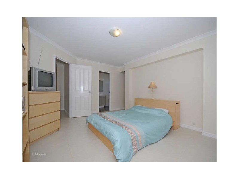 8 Lowell Terrace, Piara Waters WA 6112