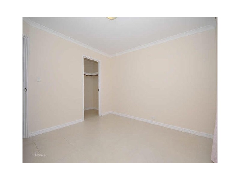 8 Lowell Terrace, Piara Waters WA 6112