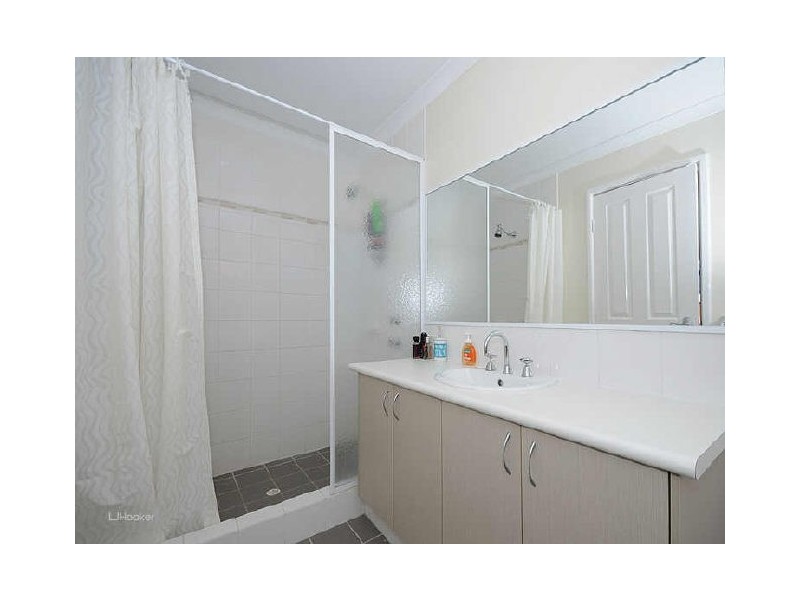 8 Lowell Terrace, Piara Waters WA 6112