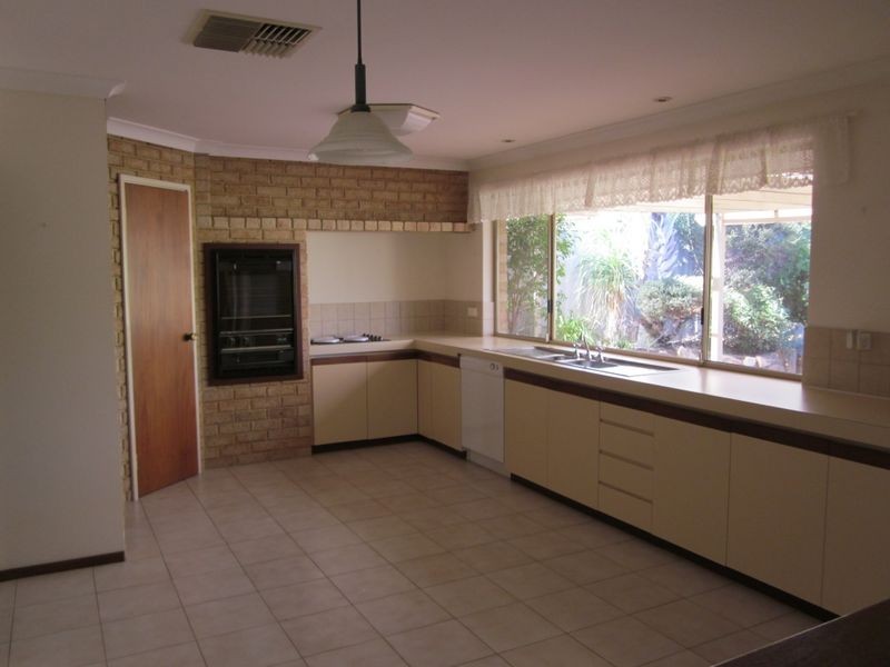 3 Castlemain Heights, Leeming WA 6149