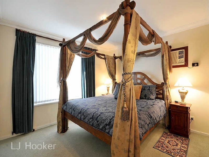 54 Parkway Road, Bibra Lake WA 6163