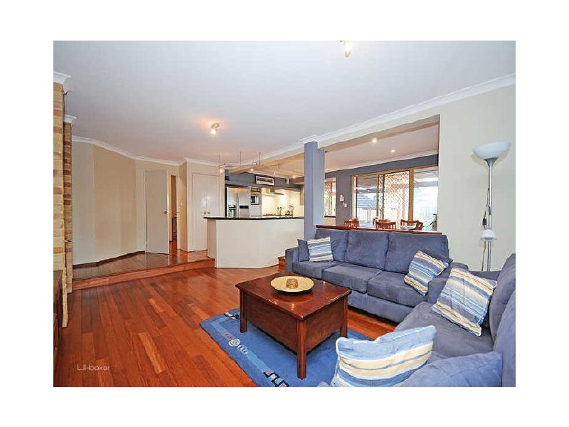 11 Mellor Court, Leeming WA 6149