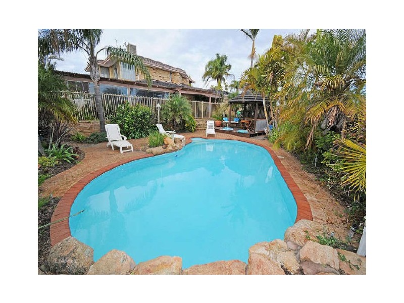 11 Mellor Court, Leeming WA 6149