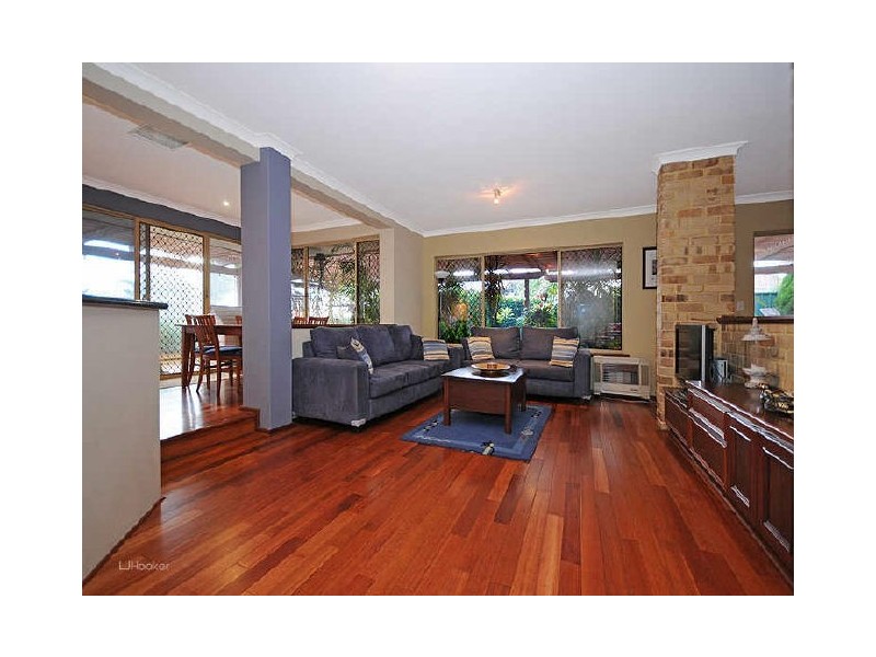 11 Mellor Court, Leeming WA 6149