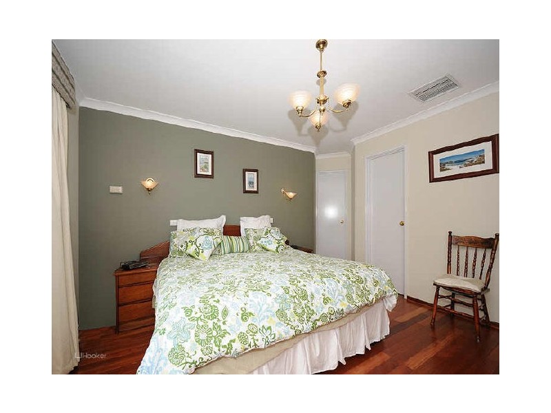 11 Mellor Court, Leeming WA 6149