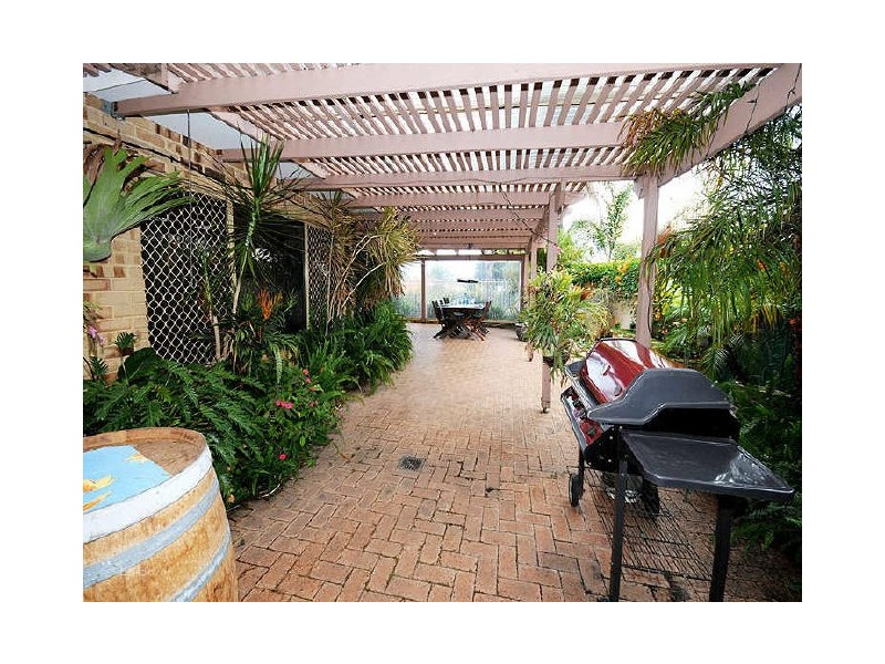 11 Mellor Court, Leeming WA 6149