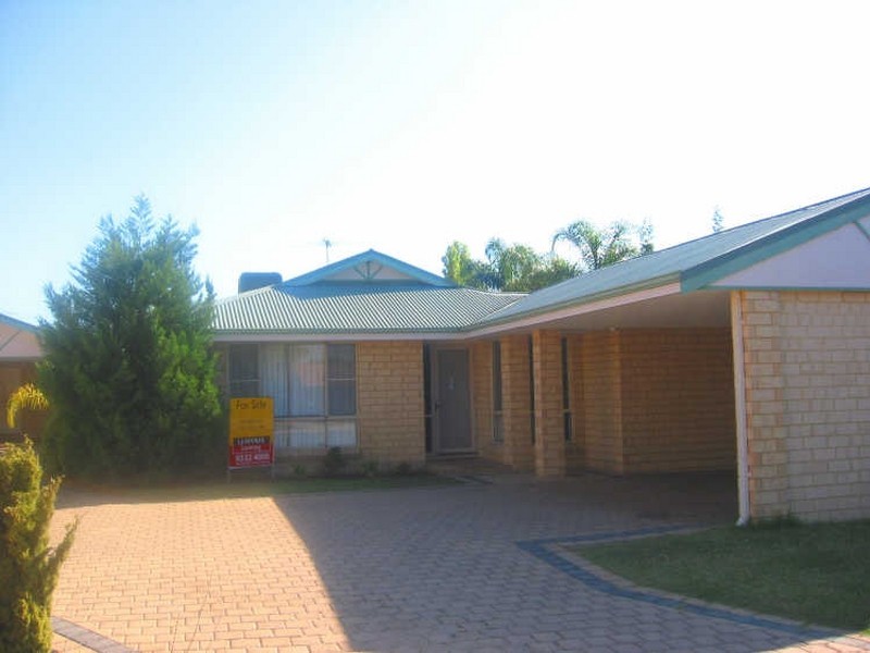 18a Noreatt Place, Leeming WA 6149