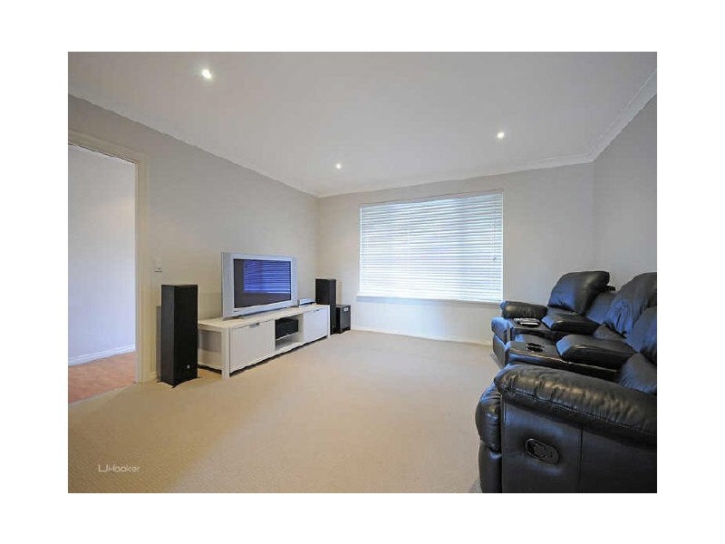 10 Barra Close, Leeming WA 6149