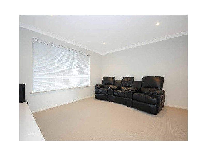 10 Barra Close, Leeming WA 6149