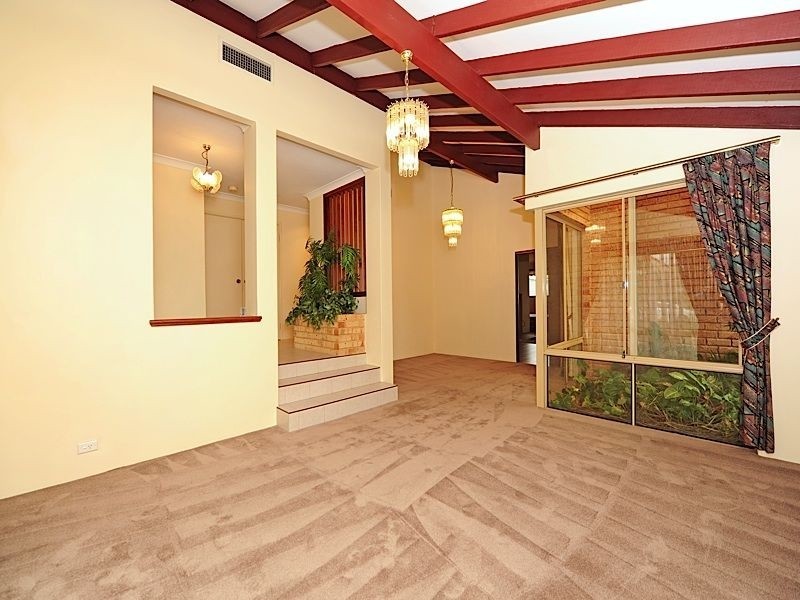 5 Thrum Close, Leeming WA 6149