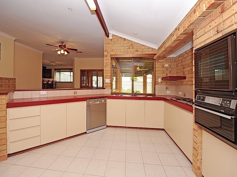 5 Thrum Close, Leeming WA 6149