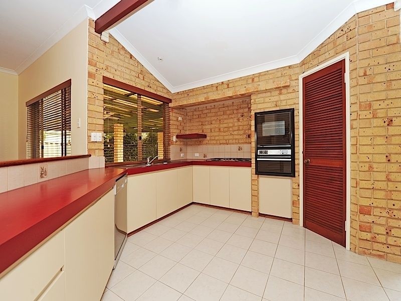 5 Thrum Close, Leeming WA 6149