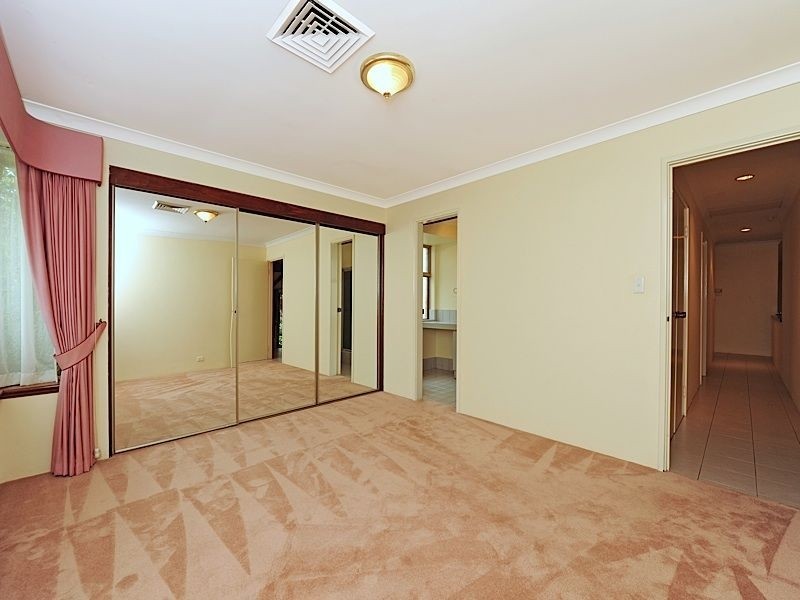 5 Thrum Close, Leeming WA 6149