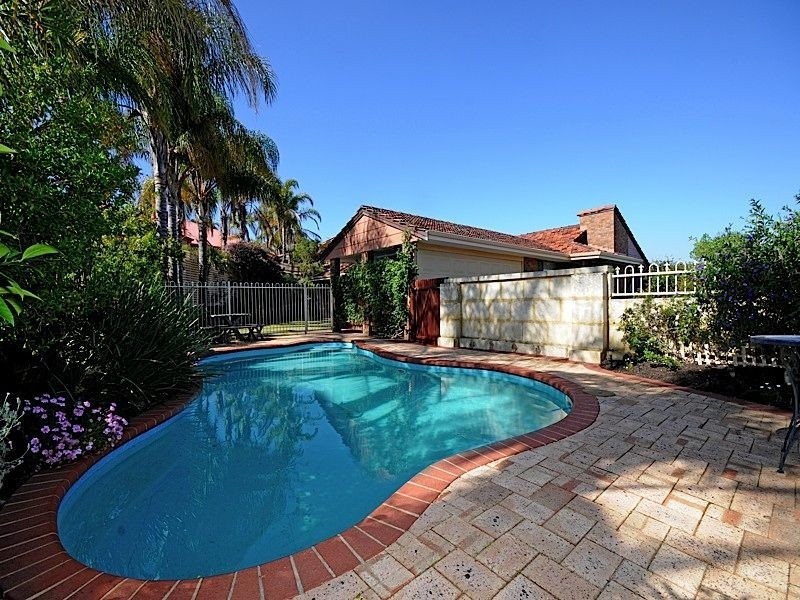 10 Hillock Circle, Leeming WA 6149