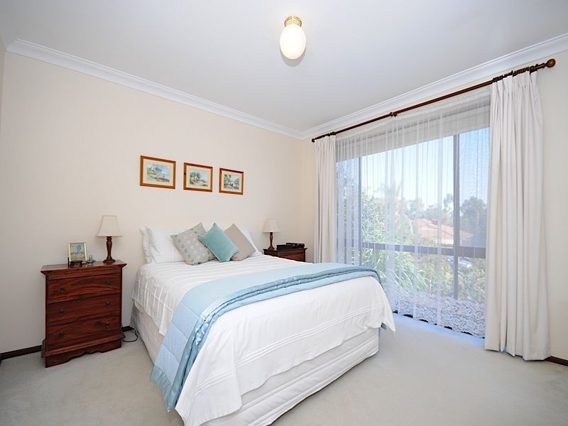 10 Hillock Circle, Leeming WA 6149