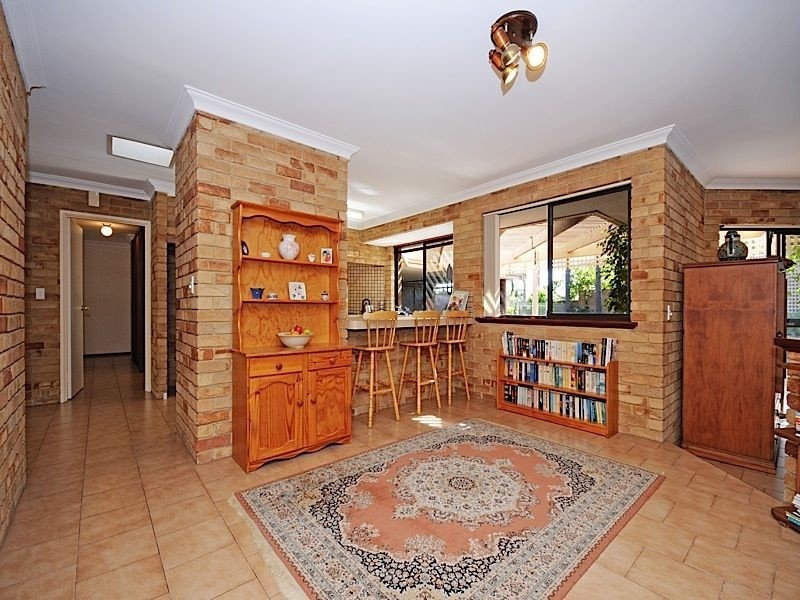 10 Hillock Circle, Leeming WA 6149