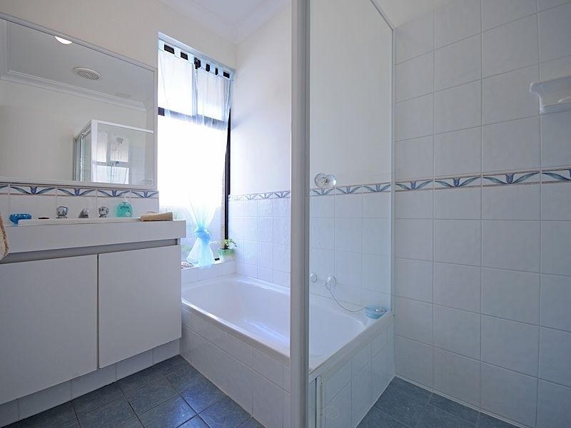 10 Hillock Circle, Leeming WA 6149