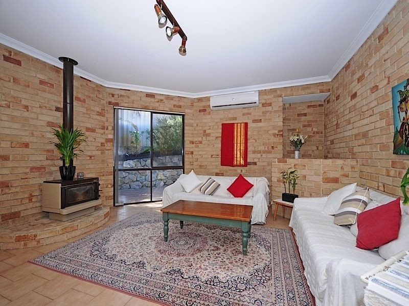 10 Hillock Circle, Leeming WA 6149